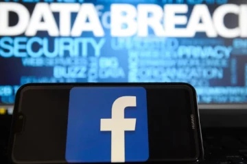 பேஸ்புக்கினால் கசிய விடப்பட்ட தகவல்கள் ; பல்லாயிரம் கோடி இழப்பீடு