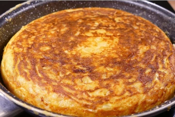 உருளைக்கிழங்கு ஆம்லெட் சாப்பிட்டு இருக்கிங்களா? இதோ சூப்பரான ரெசிப்பி