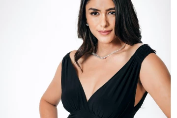 கிளாமர் உடையில் மிருனாள் தாகூர் ஹாட் போட்டோஷூட்