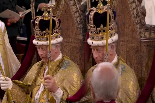 மகுடம் சூடி இங்கிலாந்தின் அதிகாரபூர்வ மன்னரானார் சார்லஸ் ! | Charles Became The Official King Of England