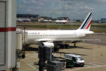 புறப்பட்ட சிறிது நேரத்திலேயே அவசரமாக தரையிறக்கக்கப்பட்ட விமானம்!