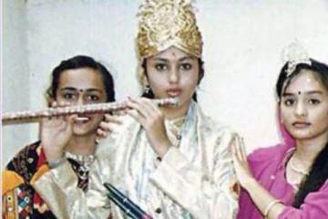 இந்த புகைப்படத்தில் இருக்கும் ரசிகர்கள் மனம் கவர்ந்த நடிகை யார் தெரியுமா, அட இவரா