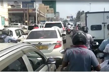 கொழும்பின் முக்கிய வீதிப்பகுதியில் கடுமையான வாகன நெரிசல் (Video)