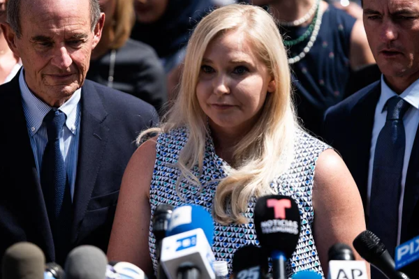 இளவரசர் ஆண்ட்ரூவைக் கவிழ்த்த சிண்ட்ரெல்லா... பிரித்தானிய ஊடகங்கள் விமர்சனம் | Epsteins Cinderella Toppled Prince Andrew