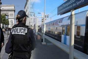 பிரான்ஸில் ஓடும் ரயிலிலுருந்து மனைவியை தள்ளிவிட்ட கொடூர கணவன்!