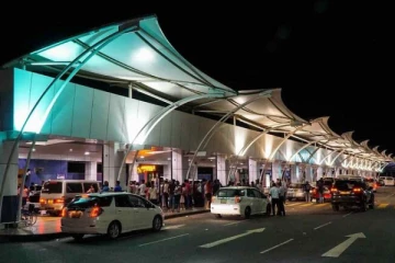 வெளிநாட்டில் இருந்து வந்தவரின் பணத்தை திருடி காதலிக்கு கொடுத்த சாரதி!