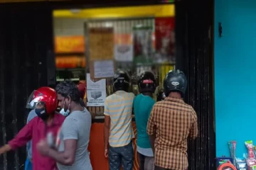 நாடளாவிய ரீதியில் அனைத்து மதுபானசாலைகளுக்கும் பூட்டு