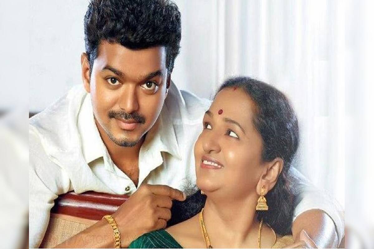 அம்மாவுக்கு CM விஜய் கொடுத்த முதல் பரிசு - தாயிடம் அவர் கேட்ட சந்தேகம்தான் ஹைலைட்! | Cm Vijay First Gift To His Mother Shoba Interview அம்மாவுக்கு CM விஜய் கொடுத்த முதல் பரிசு - தாயிடம் அவர் கேட்ட சந்தேகம்தான் ஹைலைட்! | Cm Vijay First Gift To His Mother Shoba Interview