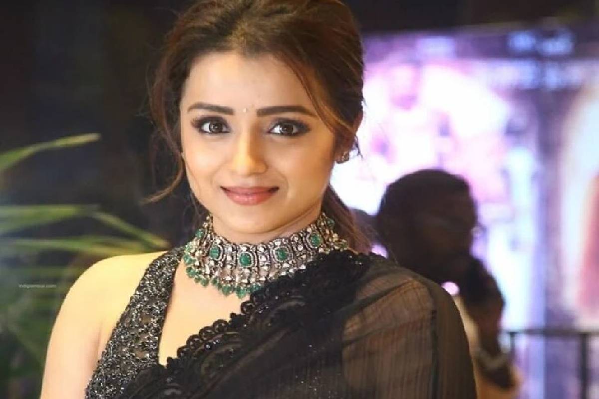 மே 4-க்கு முன்பே கேக் வெட்டி கொண்டாட்டத்தில் த்ரிஷா - வைரல் புகைப்படம் | Actor Trisha Early Celebrate Birthday What Happend