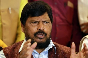 மனைவியர் தினம் ஒன்று வேண்டும் : இணை அமைச்சர்  கோரிக்கை