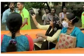 கடும் சென்னை வெள்ளத்துக்கு மத்தியில் இளம்பெண் செய்த மோசமான காரியம்- திட்டித் தீர்க்கும் நெட்டிசன்கள்