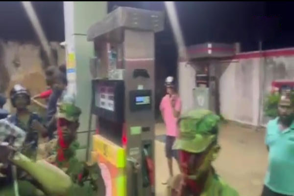 யாழில் எரிபொருள் நிலைய மோசடியை தட்டி கேட்ட இளைஞன்! | The Young Man Who Knocked The Gas Station Yali