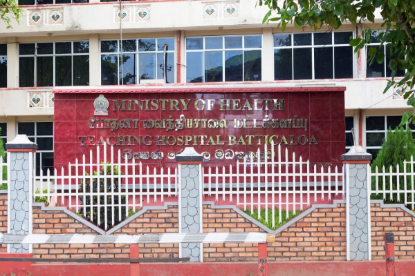 சுவரில் மோதி தலையை உடைத்த கைதி: வைத்தியசாலையில் அனுமதி | Broke His Head Admitted To Hospital