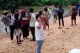 මාඔය කැළඹෙයි - තරුණියන් තිදෙනෙකු ඇතුළු පුද්ගලයින් සිව් දෙනෙකු අතුරුදන්