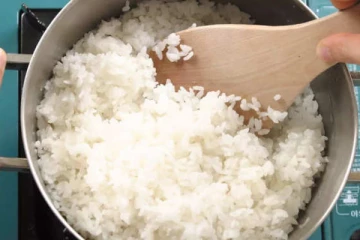 அரிசியை ஊறவைக்காமல் சமைத்தால் ஆபத்து?  சமைக்கும்முன் ஏன் ஊறவைக்க வேண்டும் தெரியுமா?