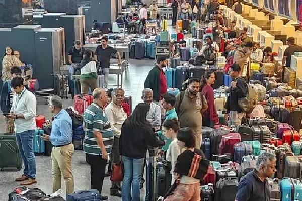 Indigo விவகாரம்... இன்று ஒரே நாளில் 1,000 விமானங்கள் ரத்தாகலாம்: நிர்வாகம் அறிவிப்பு | Indigo Ops 1000 Cancellations Indigo விவகாரம்... இன்று ஒரே நாளில் 1,000 விமானங்கள் ரத்தாகலாம்: நிர்வாகம் அறிவிப்பு | Indigo Ops 1000 Cancellations