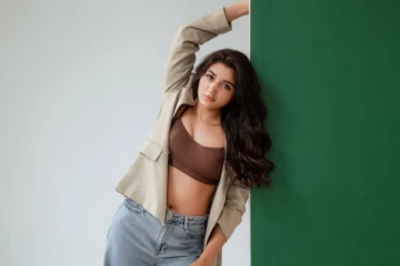 ஜெயிலர் பட நடிகை மிர்னாவின் லேட்டஸ்ட் Stunning கிளாமர் போட்டோஷூட்..