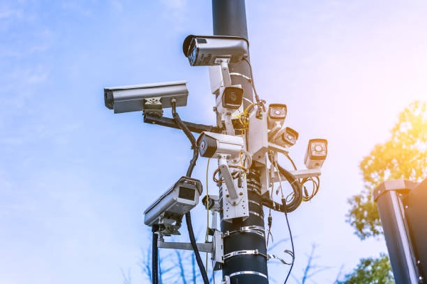 இங்கிலாந்தில் அகற்றப்படுகின்றன சீன கண்காணிப்பு கமராக்கள் | Remove Chinese Cameras At Key Locations In Uk