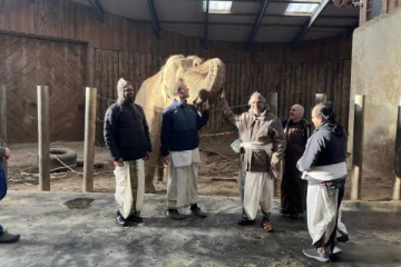 லண்டனில் சிங்கள பக்தரால் உருவாக்கப்பட்ட முருகன் ஆலயம்! பூஜை செய்தும் வெள்ளைக்காரர்கள்