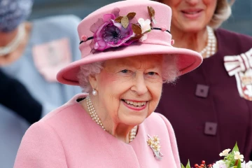 ராணி எலிசபெத் மரணத்திற்கான உண்மையான காரணம் இதுவா! புத்திசாலித்தனமாக் இளவரசர் ஹரியை முந்திக்கொண்ட அரச குடும்பம்