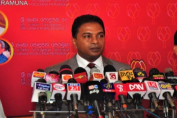 வெளிநாடுகளுக்கு செல்ல முயலும் இலங்கை இளைஞர்கள்! புதிய காரணத்தை கண்டுபிடித்த சாகர காரியவசம்