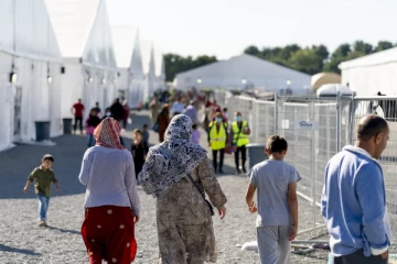 அதிகரித்துவரும் புகலிடக்கோரிக்கைகளை கட்டுப்படுத்த சுவிட்சர்லாந்து வகுத்துள்ள புதிய யுக்தி