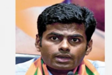 பாஜக அண்ணாமலையுடன் போட்டோ எடுத்த காவலர் திடீர் இடமாற்றம்