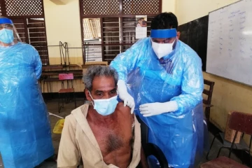 கோறளைப்பற்று மத்தியில் அறுபது வயதிற்கும் மேற்பட்டவர்களுக்கு தடுப்பூசி