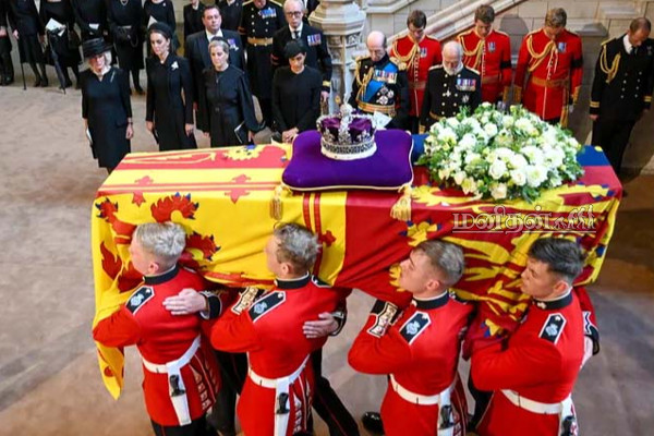 ராணி எலிசபெத்துக்காக 30 ஆண்டிற்கு முன்பே தயாரான சவப்பெட்டி.. இதுல அப்படியென்ன விஷயம் இருக்கு? | Queen Elizabeth Coffin 30 Years Before Reason