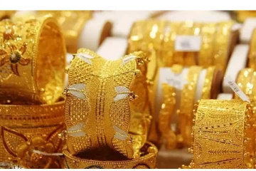 ​யாரெல்லாம் தங்கத்தை தொடக் கூட கூடாது? இந்த கிழமையில் தங்கம் வாங்கினால் குவியல் குவியலாக பெருகும்?