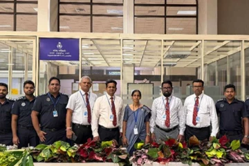 விமான நிலையத்தில் 6 இலட்சம் ரூபாய் பெறுமதியான மலர்ச் செடிகள் பறிமுதல்