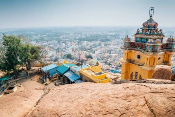 தமிழகத்தில் சுற்றுலா பயணிகள் அதிகம் வருகை தரும் மாவட்டம்.., எது தெரியுமா ?