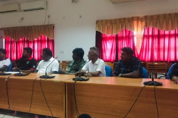 வவுனியாவில் கிராம அலுவலகர் ஊடாக எரிபொருள் அட்டை வழங்க நடவடிக்கை