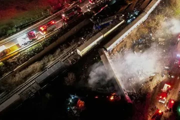 இரு புகையிரதம் நேருக்கு நேர் மோதி பயங்கர விபத்து; 26 பேர் பலி!