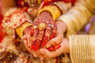 முதலிரவு அறைக்கு சென்ற புதுமண தம்பதி! நீண்ட நேரம் திறக்காத கதவு... அதிர்ச்சியில் உறவினர்கள்