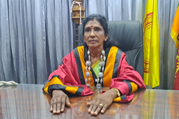 வீதியில் நிற்பவர்களை சந்திப்பதற்கு தயாரில்லை ; யாழ்ப்பாண மேயர் | Jaffna Mayor Not Ready To Meet People Road