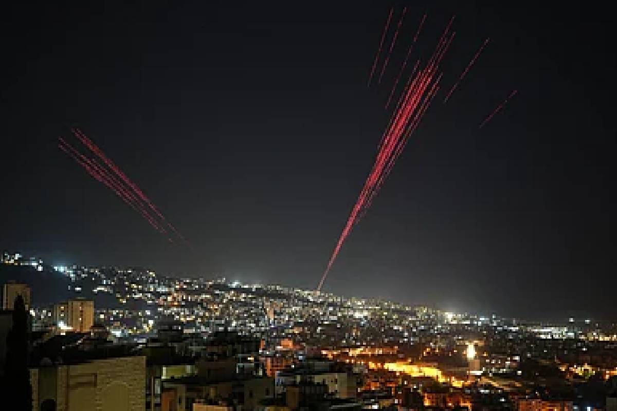 அமெரிக்க முன்னிலையில் இஸ்ரேல்–லெபனான் இடையே போர்நிறுத்த ஒப்பந்தம் | Israel Lebanon Ceasefire Comes Into Effect