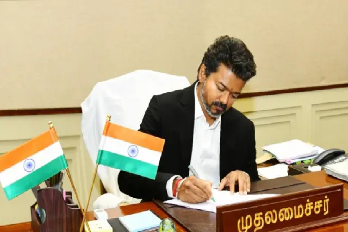 விஜய் செல்லுமிடமெல்லாம் இருக்கும் இந்த பையன் யார் தெரியுமா? | Who This Young Man Accompanied Chief M Vijay