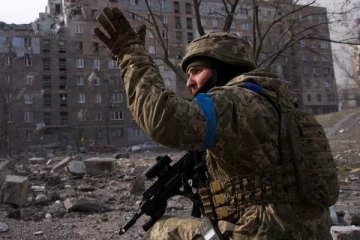 சரணடைய மாட்டோம்... மரியூபோல் நகரில் தில்லாக எதிர்த்து நிற்கும் கொஞ்சம் உக்ரைன் வீரர்கள்