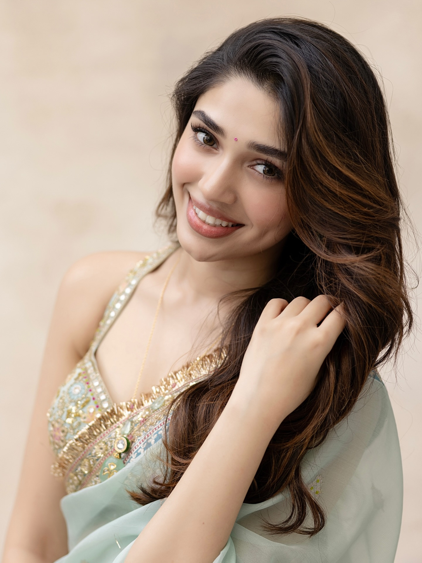 க்ரித்தி ஷெட்டி சேலையில் அழகிய போட்டோஷூட் 1 Gallery