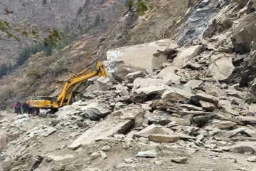 மியான்மரில் திடீர் நிலச்சரிவு - புதைந்த 100 பேரை காணவில்லை!