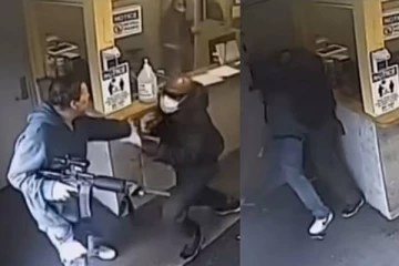 திடீரென துப்பாக்கியுடன் நுழைந்த நபர்.. உயிருக்கு பயப்படாமல் செயல்பட்ட காவலாளி.. பரபரப்பு வீடியோ