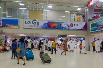 கட்டுநாயக்காவில் தரையிறங்கிய இரண்டு வெளிநாட்டவர்கள் கைது