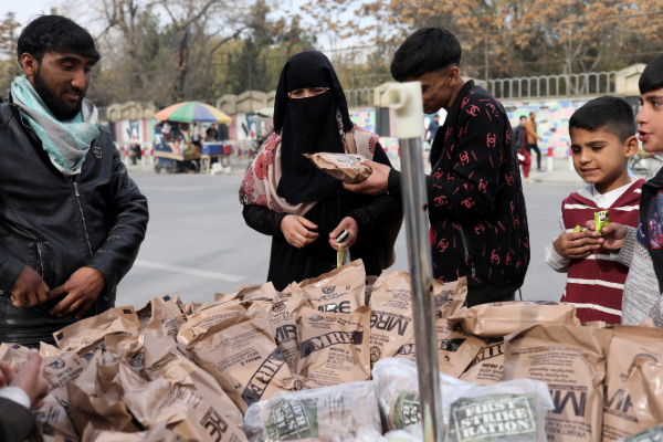 ஆப்கானிஸ்தானில் பசியால் வாடும் குடும்பங்கள் ; ஐ.நா. அறிக்கை அதிர்ச்சி தகவல் | Families Starving In Afghanistan Un Report