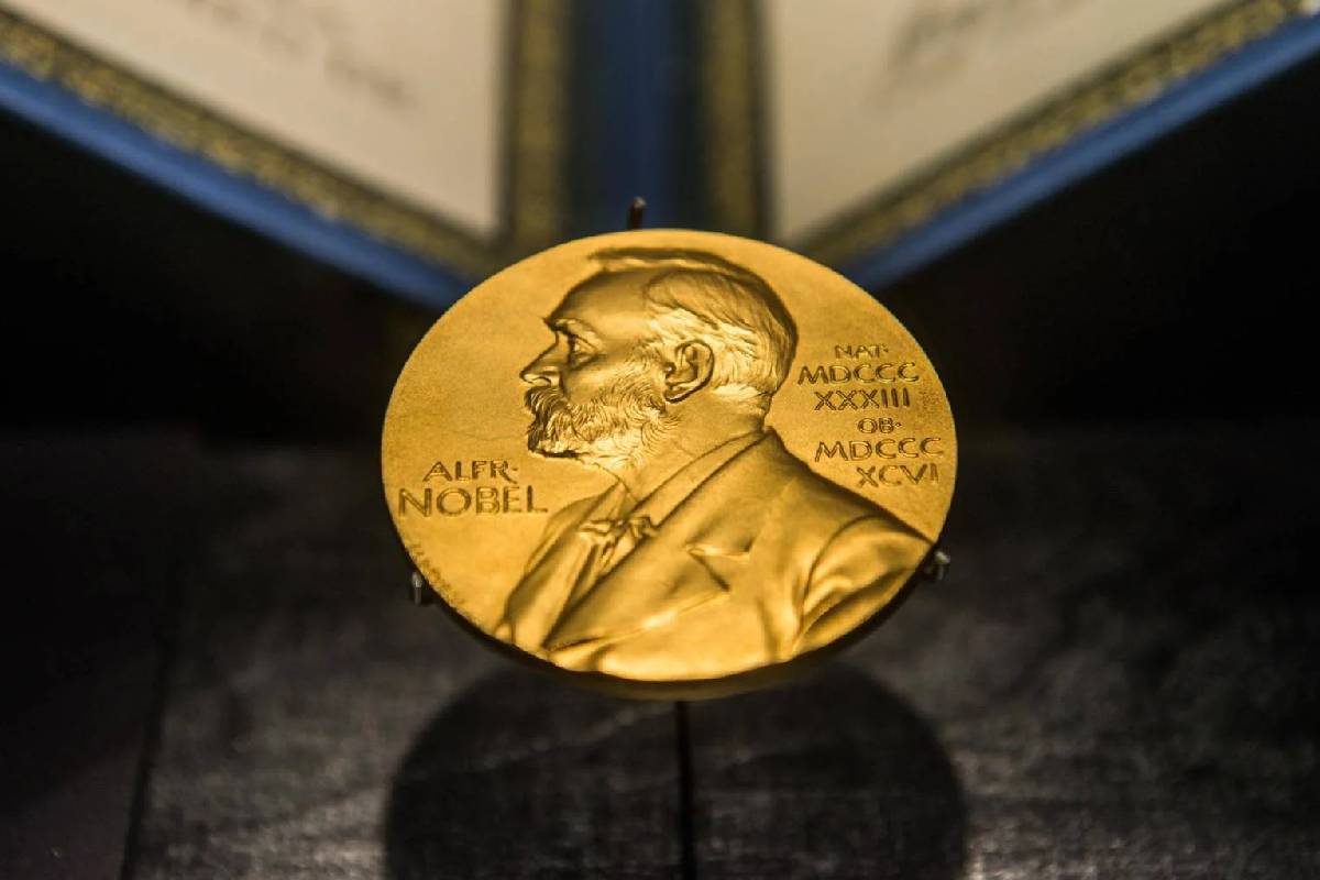 2026 ஆம் ஆண்டுக்கான நோபல் அமைதிப் பரிசு... ட்ரம்புடன் பரிந்துரைக்கப்பட்ட 287 பேர்கள் | Nobel Peace Prize Trump Likely