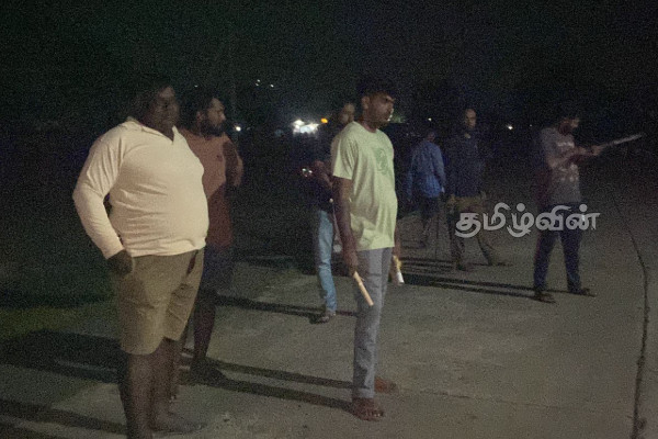 மக்களுக்கு அச்சுறுத்தலாக இருந்த யானைகள் வெளியேற்றும் நடவடிக்கை | Operation To Evacuate Elephants In Batticaloa மக்களுக்கு அச்சுறுத்தலாக இருந்த யானைகள் வெளியேற்றும் நடவடிக்கை | Operation To Evacuate Elephants In Batticaloa