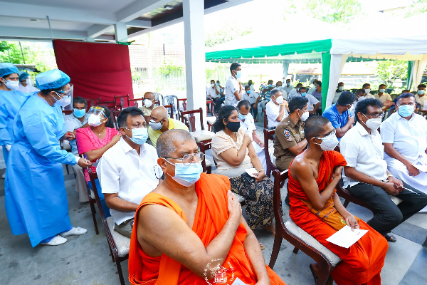 කොවිඩ් අවදානම ඉහළ යාම හේතුවෙන් එන්නත්කරණය වේගවත් කෙරේ..ආදිවාසී පිරිසත් ඒ අතර (PHOTOS) | Covid19 Vaccination Sri Lanka