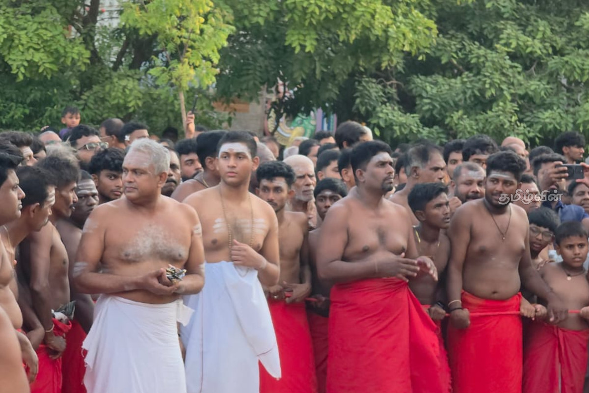 யாழ். கந்தனை காண குவியும் பக்தர்கள் - சிறப்பாக நடந்து முடிந்த 10ஆம் நாள் மஞ்சத் திருவிழா | Jaffna Devotees Gather To See Kanthan யாழ். கந்தனை காண குவியும் பக்தர்கள் - சிறப்பாக நடந்து முடிந்த 10ஆம் நாள் மஞ்சத் திருவிழா | Jaffna Devotees Gather To See Kanthan