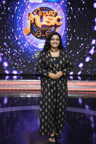 சிறகடிக்க ஆசையில் வேலையணிந்து வரும் மீனாவா இது? அட்டகாசமான ஸ்டைலில் வெளியிட்ட புகைப்படம் | Siragadikka Aasai Meena Photo In Modern Dress