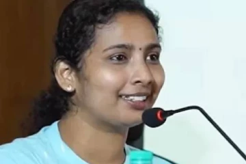 மறைந்த தந்தையின் கனவை நிறைவேற்ற முழுநேர வேலையுடன் UPSC தேர்வில் தேர்ச்சி பெற்ற கேரள பெண்